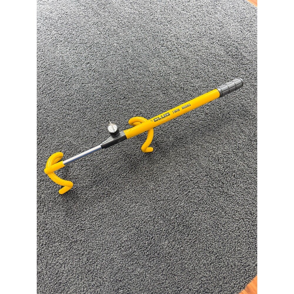 The Club Twin Hooks Anti-Theft Steering Lock 1 Key